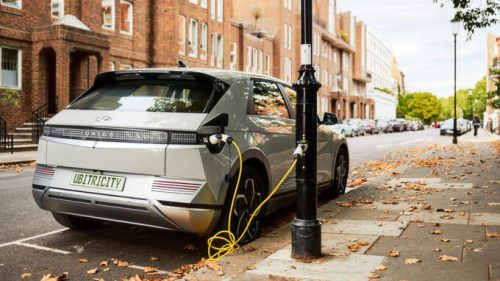 Recharger sa voiture électrique devrait être encore plus simple avec ce  futur chargeur