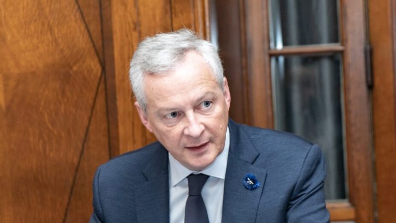 Bruno Le Maire réclame un bandeau d’alerte sur les fausses photos générées par IA