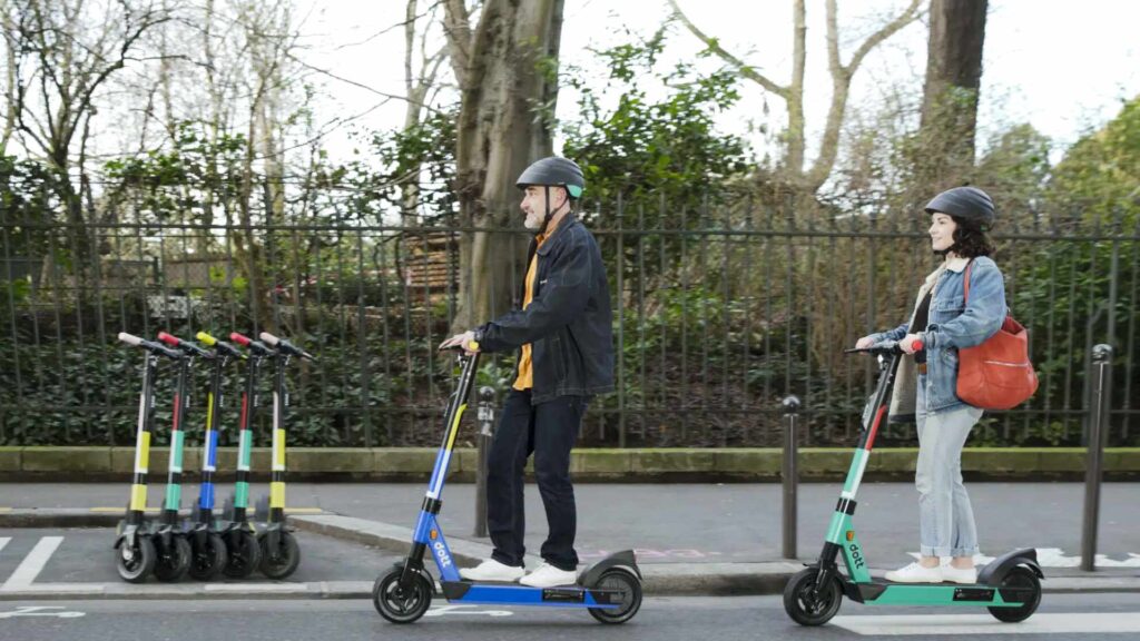 Les trottinettes électriques en livre-service de Dott vont disparaître de Paris // Source : Dott