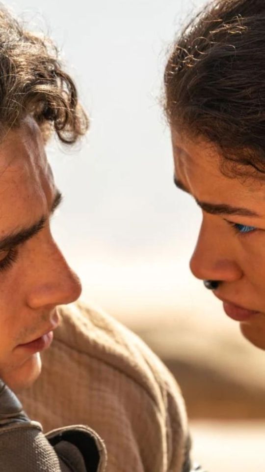 Timothée Chalamet (Paul) et Zendaya (Chani) dans Dune 2. // Source : Warner Bros.