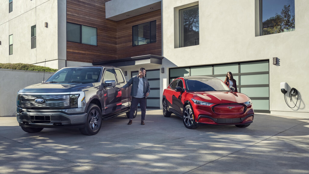 Ford F-150 Lightning et Mustang Mach-e // Source : Ford Ford F-150 Lightning et Mustang Mach-e // Source : Ford
