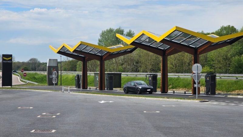 Comment préparer sereinement vos grands trajets d’été en voiture électrique ?
