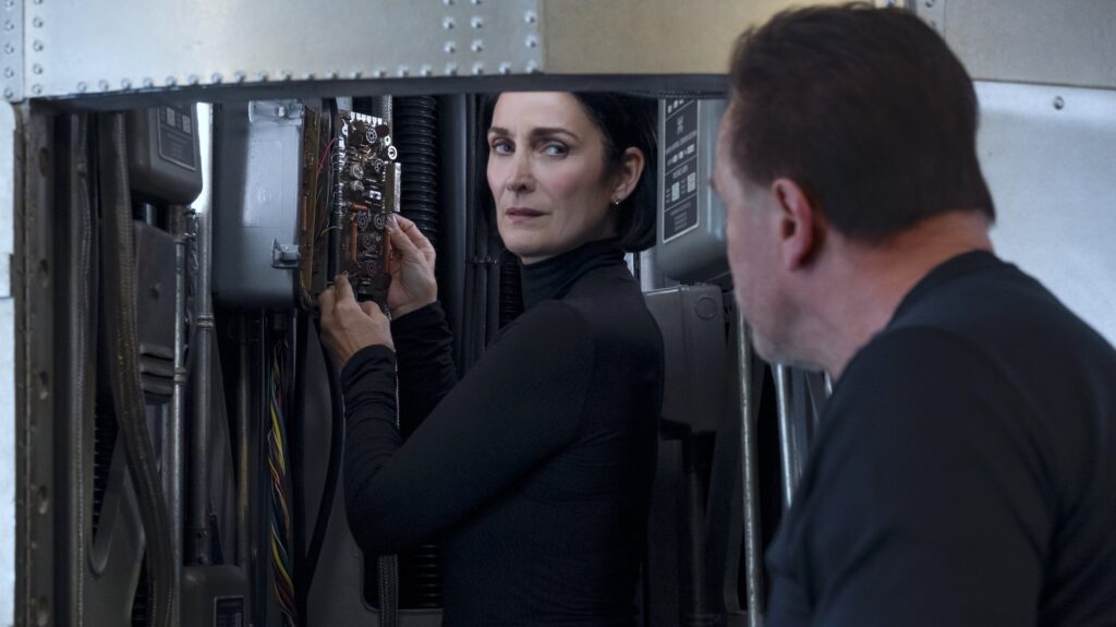 Carrie-Anne Moss dans Fubar // Source : Christos Kalohoridis/Netflix
