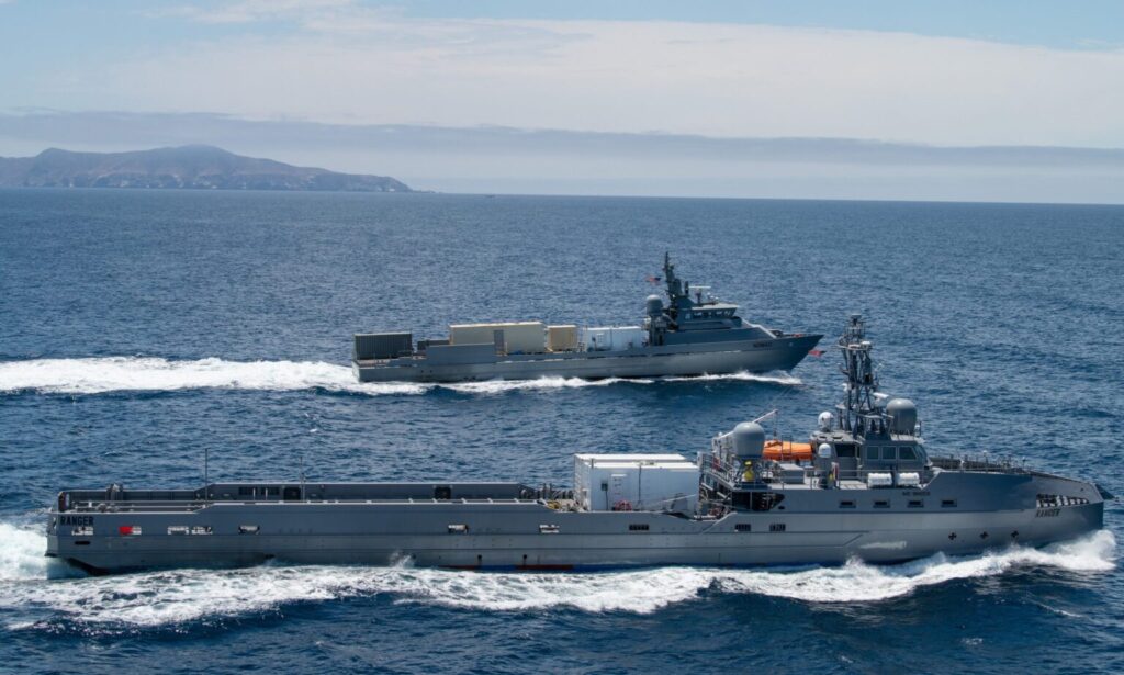 USV Ranger et Nomad, deux drones de la Ghost Fleet Overlord. // Source : US Navy USV Ranger et Nomad, deux drones de la Ghost Fleet Overlord. // Source : US Navy