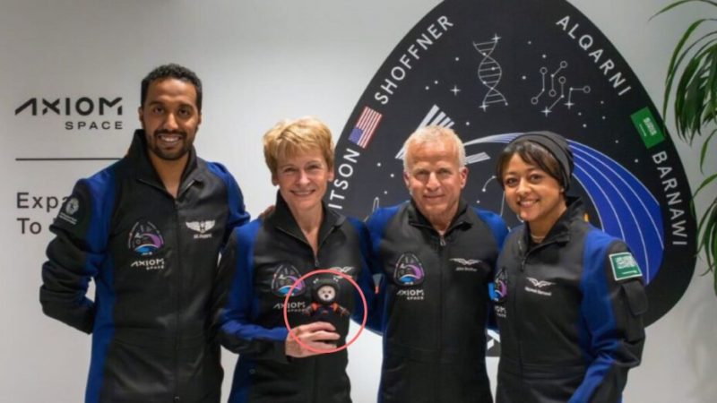 Un ourson en peluche est l’indicateur de microgravité de la mission Axiom-2