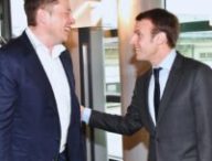 Macron et Musk en 2016. // Source : Via Twitter @EmmanuelMacron (modifié avec Canva)