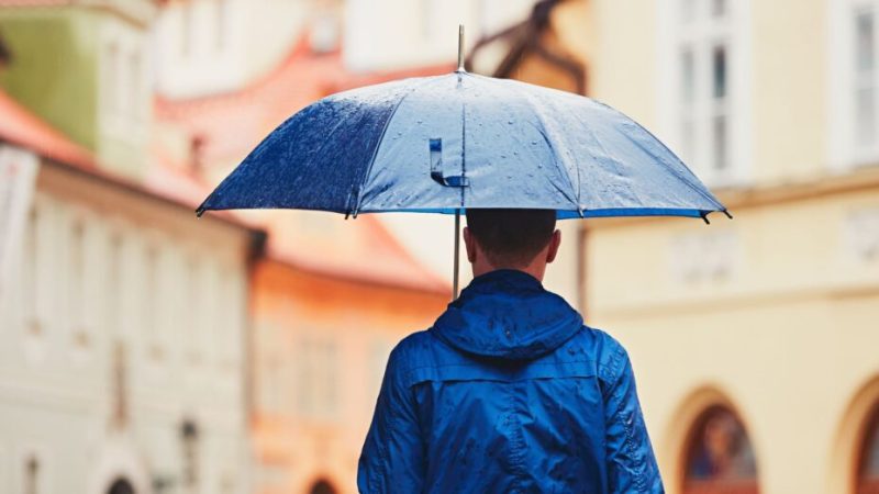 Quelle est cette « pluie de plastique » annoncée à Paris ?