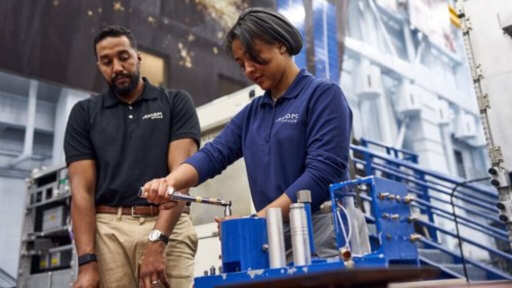 Rayyanah Birwani en compagnie d'Ali Alqarni, autre astronaute Saoudien qui participe à la mission // Source : Axiom Space