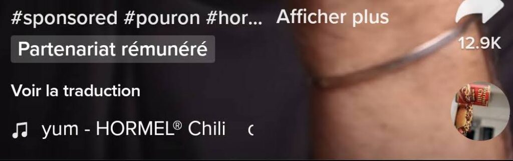 Un exemple de mention « partenariat sponsorisé » sur TikTok. Un message « créé par IA » pourrait bientôt être mis en place.  // Source : Capture d'écran Numerama