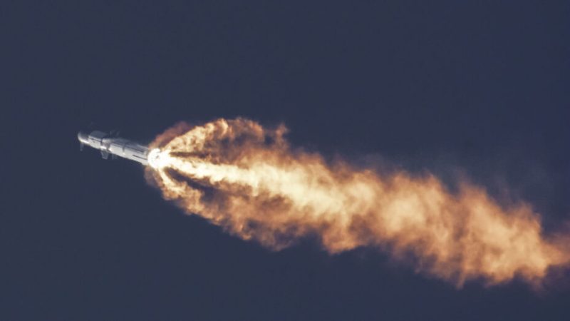 La colossale fusée de SpaceX va bientôt refaire ses preuves