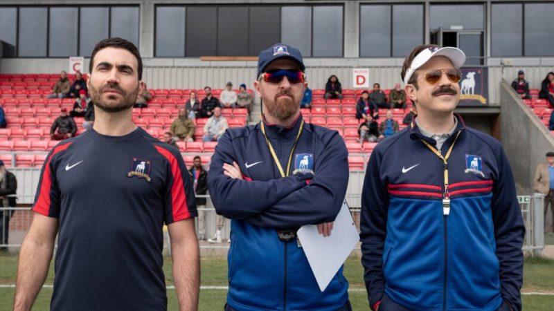 Il n’y a pas besoin d’aimer le foot pour aimer Ted Lasso, la série qui humanise le sport