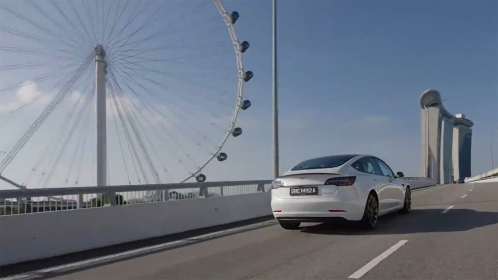 Tesla à Singapour // Source : Extrait vidéo Tesla 