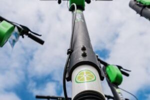 Trottinettes Lime. // Source : Canva Trottinettes Lime. // Source : Canva