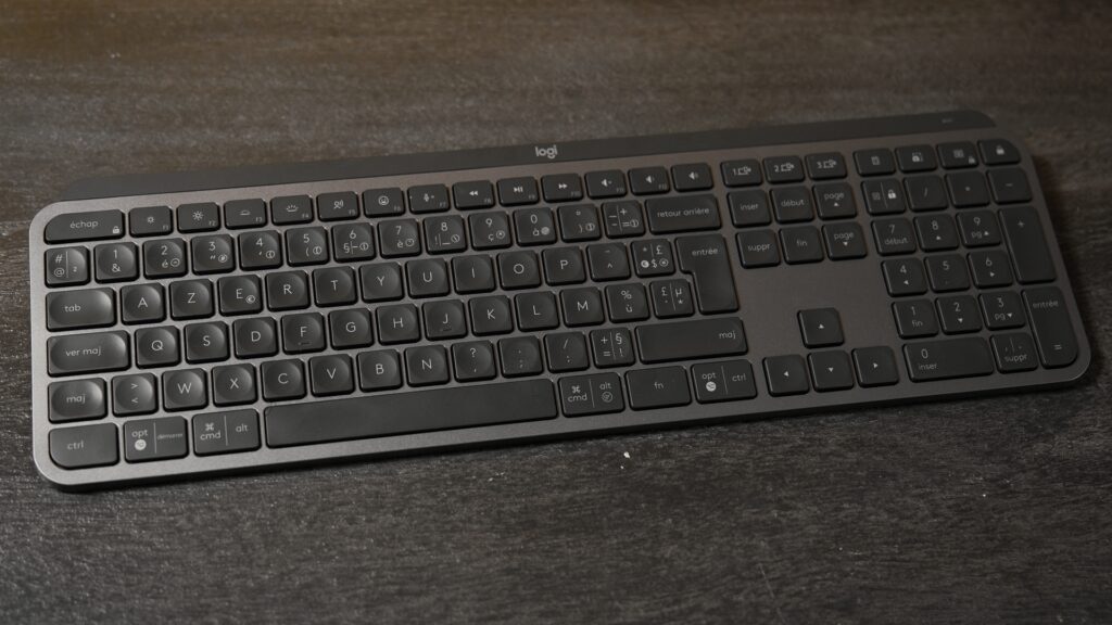 Le clavier Logitech MX Keys S a un pavé numérique. La version Mini n'est pas encore annoncée. // Source : Thomas Ancelle pour Numerama