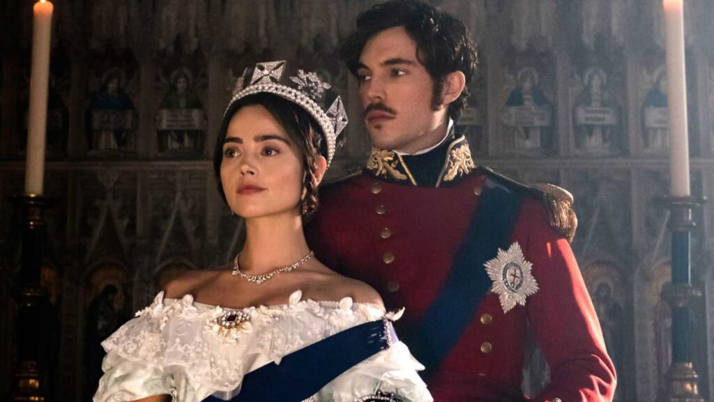 Jenna Coleman et Tom Hughes dans Victoria. // Source : ITV