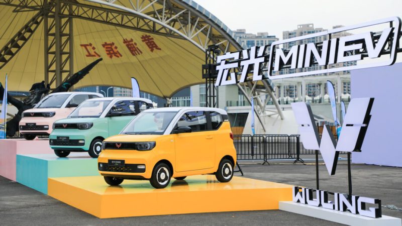 À 2 600 euros, cette voiture électrique est moins chère que certains vélos