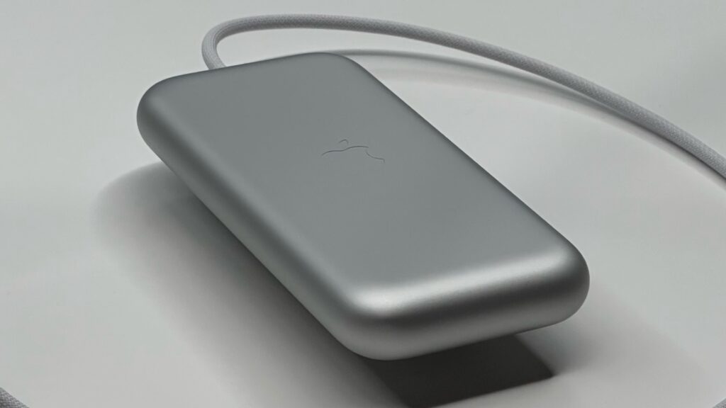 La batterie du Apple Vision Pro, avec une autonomie de 2 heures. // Source : Numerama