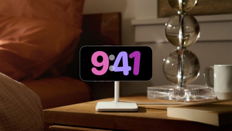 Avec la fonction Standby d’iOS 17, l’iPhone tue le réveil