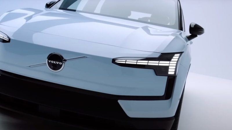 Quel est le rapport entre le Volvo EX30 100 % électrique et Star Wars ?
