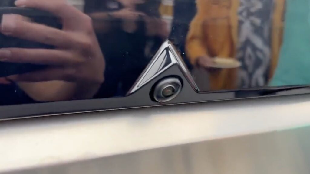 Caméra à l'arrière du Cybertruck // Source : Twitter Ryan Zohoury