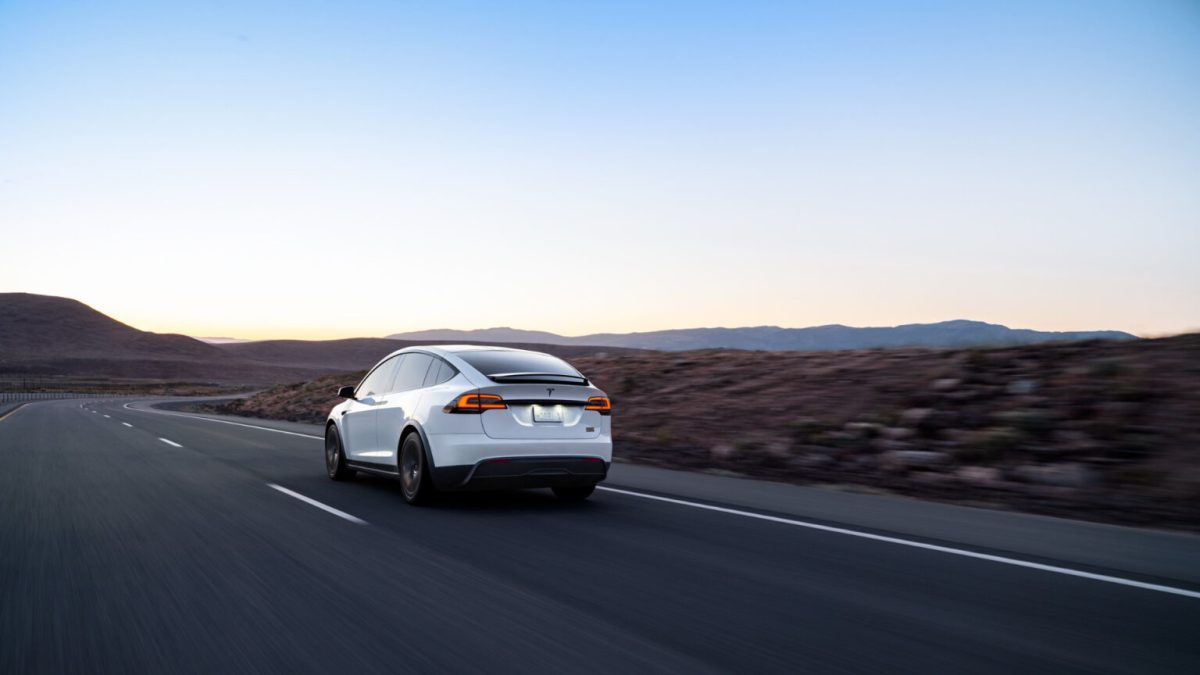 Conduire une voiture électrique peut réduire les risques pour la santé autour de soi // Source : Tesla