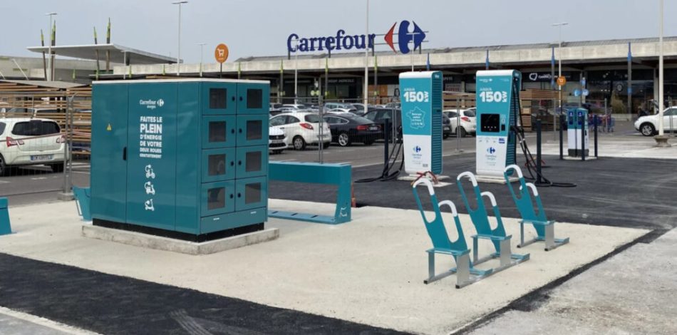 Carrefour propose une heure de recharge gratuite à ses clients // Source : Carrefour