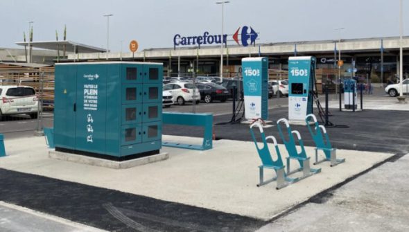 Carrefour propose une heure de recharge gratuite à ses clients // Source : Carrefour