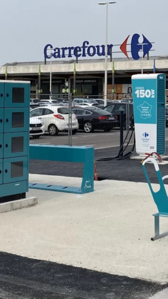 Carrefour propose une heure de recharge gratuite à ses clients // Source : Carrefour