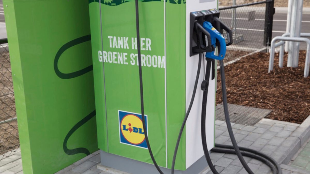 Une borne de recharge Lidl bientôt payante // Source : Lidl