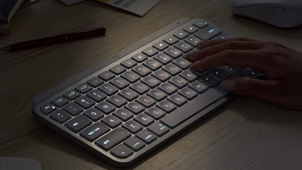 Le clavier MX Keys Mini est intelligementrétroéclairé // Source : Logitech