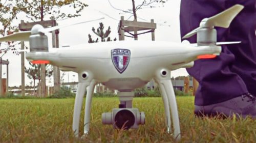 Un drone DJI employé par les forces de l'ordre pour la surveillance de la route. // Source : YouTube / BFM