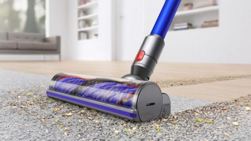 Ce puissant aspirateur balai de Dyson baisse son prix de 120 €