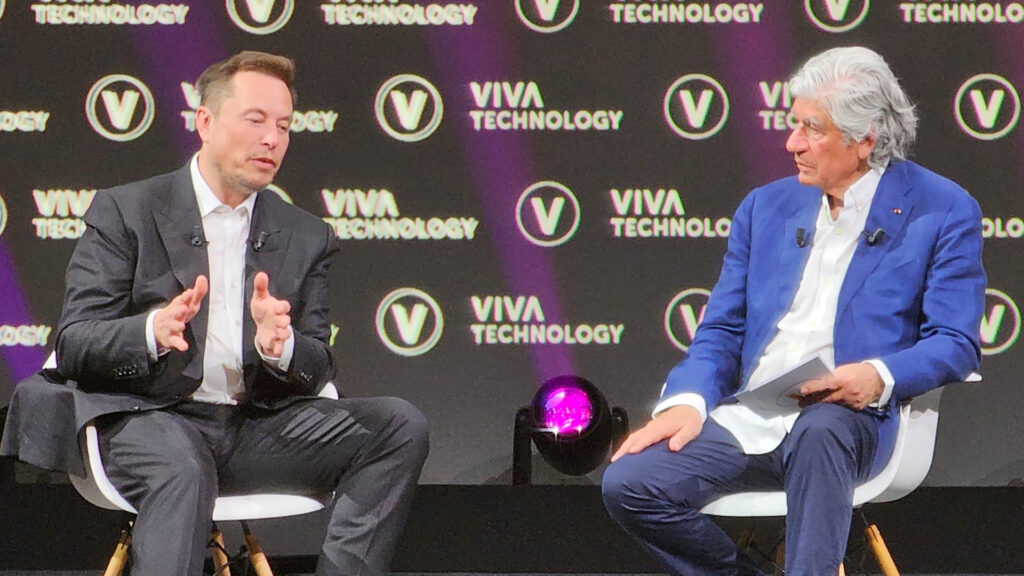 Elon Musk et Maurice Levy ont longtemps discuté sans autre intervenant. Elon Musk est revenu sur sa carrière.