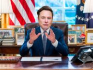 Elon Musk au Bureau Ovale de la Maison Blanche // Source : Montage Numerama
