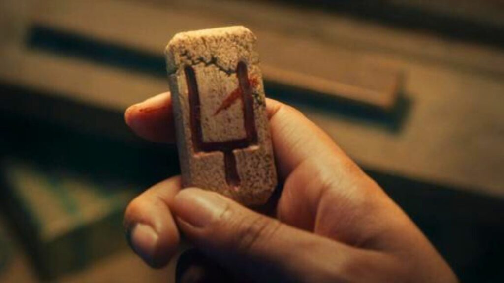 Le symbole de La Chasse apparait dans le dernier épisode de la saison 6 de Black Mirror. // Source : Netflix