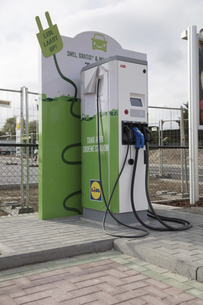 Une borne de recharge électrique Lidl en Belgique // Source : Lidl