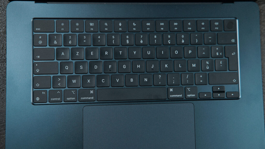 Le clavier du MacBook Air 15 Numerama // Source : Thomas Ancelle / Numerama
