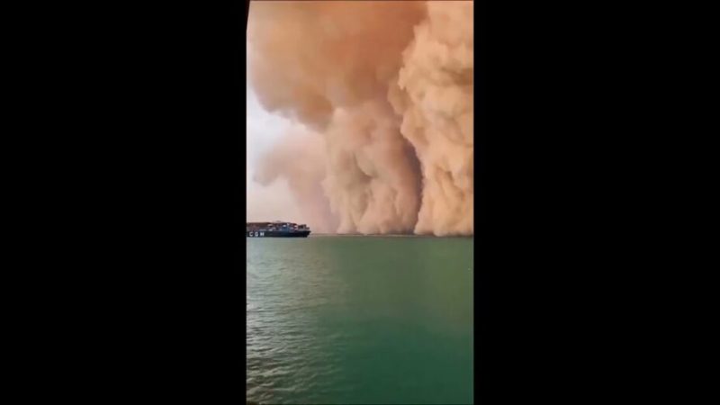 Une énorme tempête de sable tue une personne