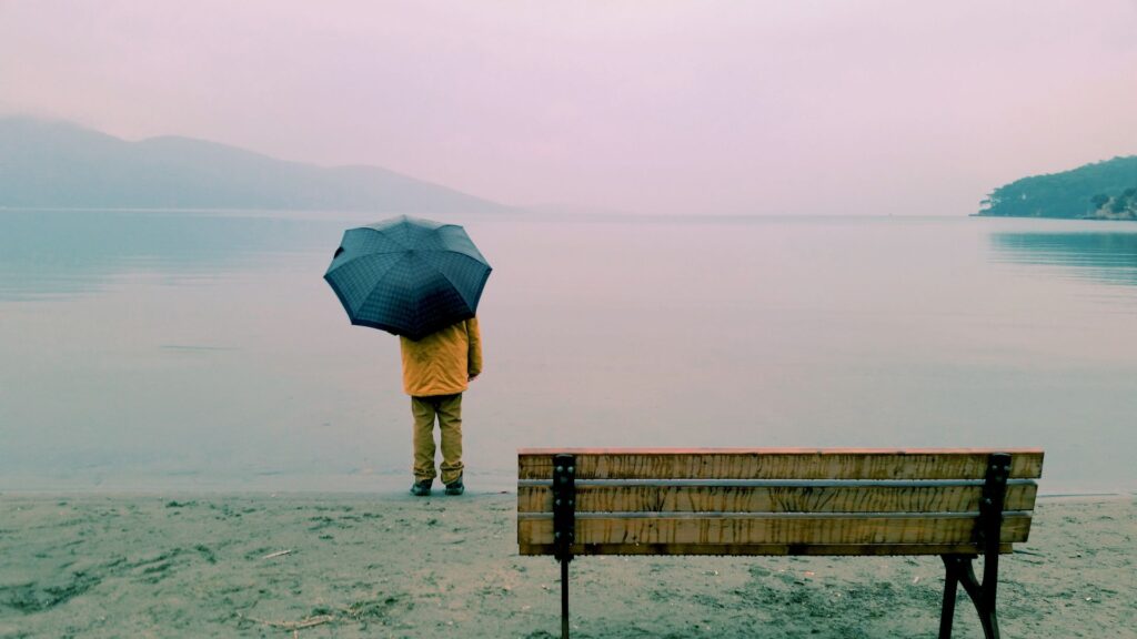 Pas de parapluie si on se trouve dans un lieu dégagé. // Source : Canva