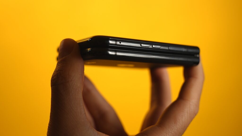 When folded, the Motorola Razr 40 Ultra is flat.  Samsung's phone is tilted in 