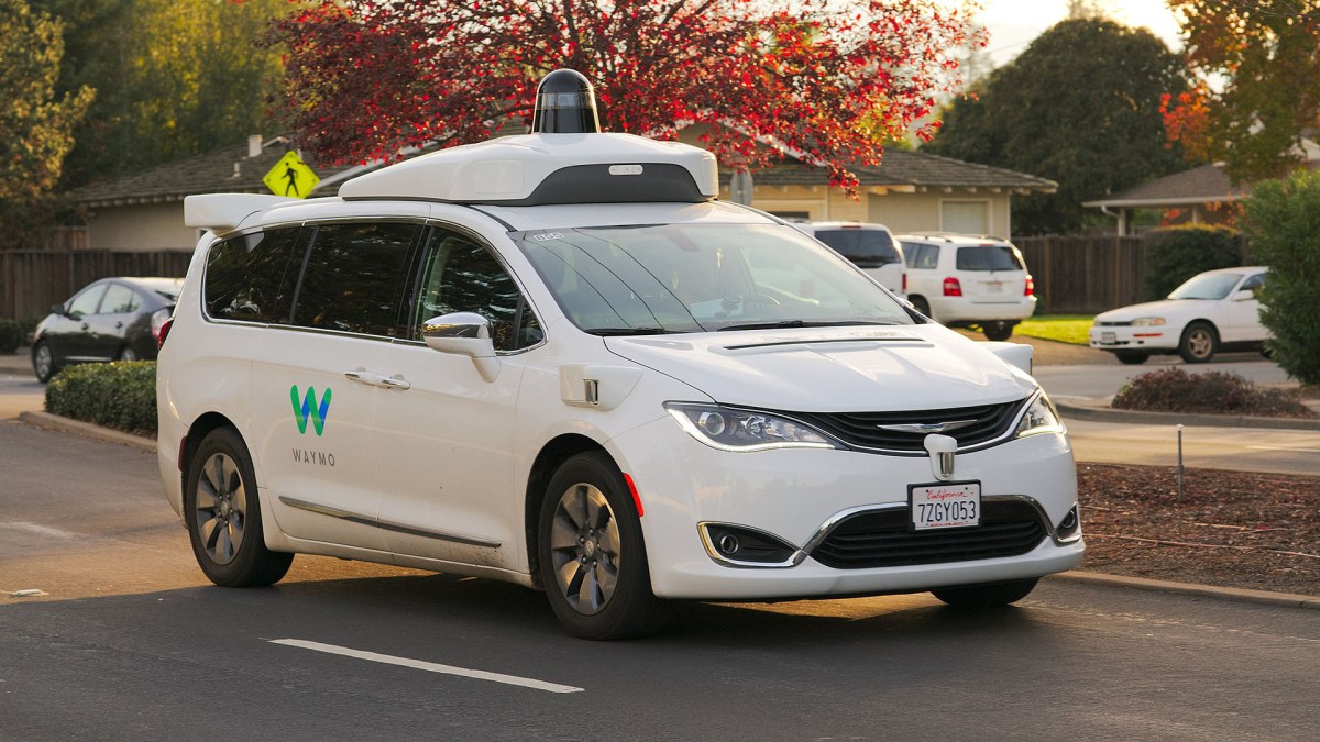 waymo chrysler pacifica voiture autonome