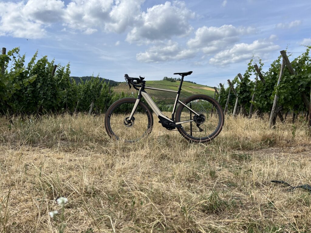 Un vélo gravel équipé du moteur Bosch Performance SX // Source : Julien Cadot pour Numerama