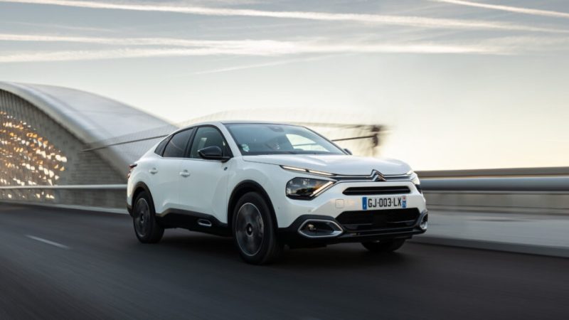 Stellantis et Toyota détestent le plan de Joe Biden pour augmenter les ventes de voitures électriques