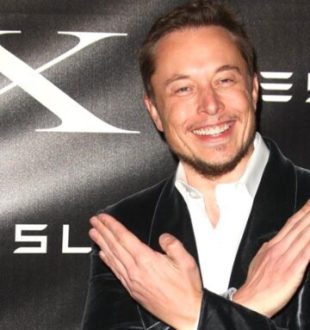 Elon Musk au lancement de la Tesla Model X. // Source : Elon Musk / X