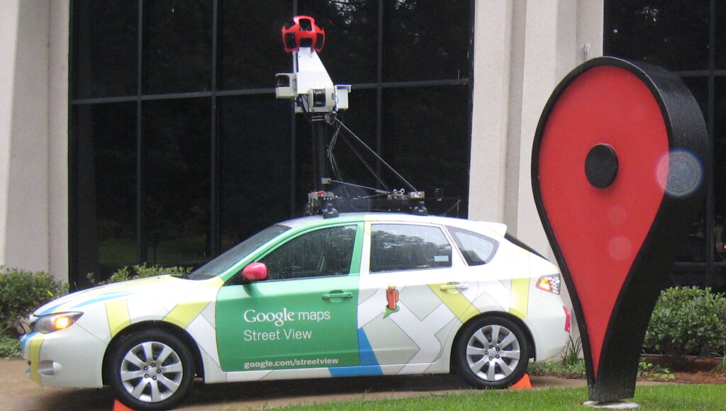 Une des célèbres "google street view car" en 2010 // Source : Wikimedia Commons/Kowloonese sur Wikipédia anglais