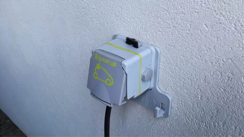 Voitures électriques : tout savoir sur la prise Green’Up