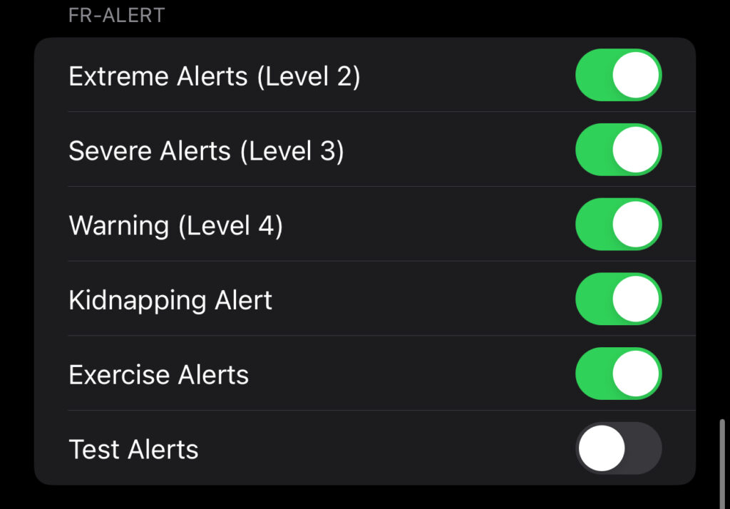 Dans les réglages des notifications, il est possible de désactiver des types spécifiques de FR-Alert. Le niveau utilisé par la France le 11 juillet était le niveau 3.