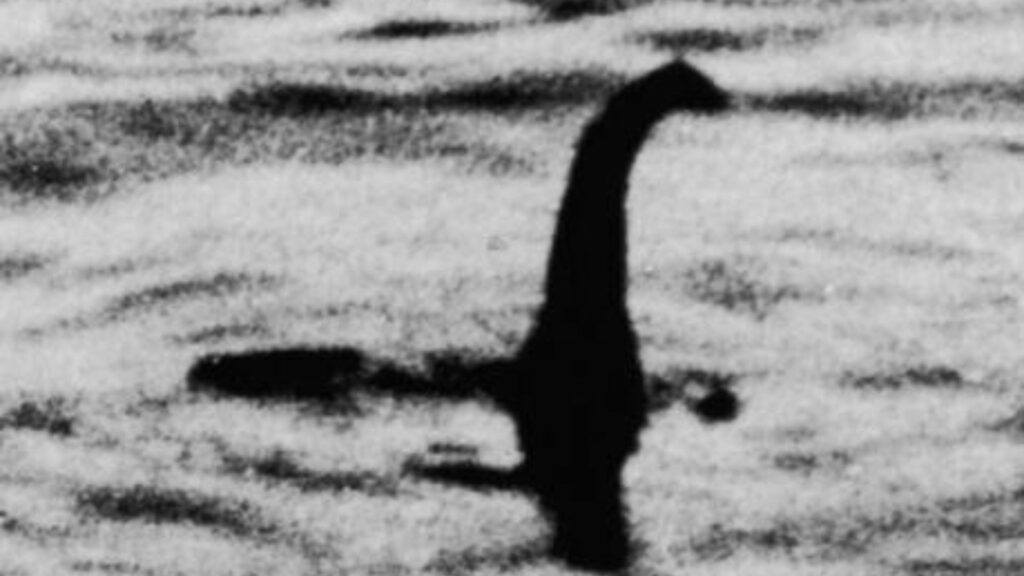 Image très nette du monstre du Loch Ness (...) // Source : Photo publiée en 1934