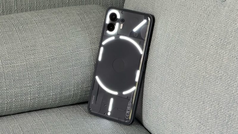 Test du Nothing Phone (2) : en fait-on trop avec ce smartphone ?