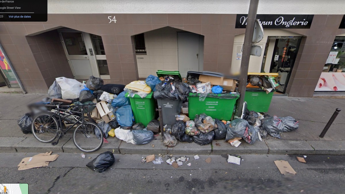 Une rue du 20e arrondissement prise en photo pendant la grève des éboueurs // Source : Gmaps